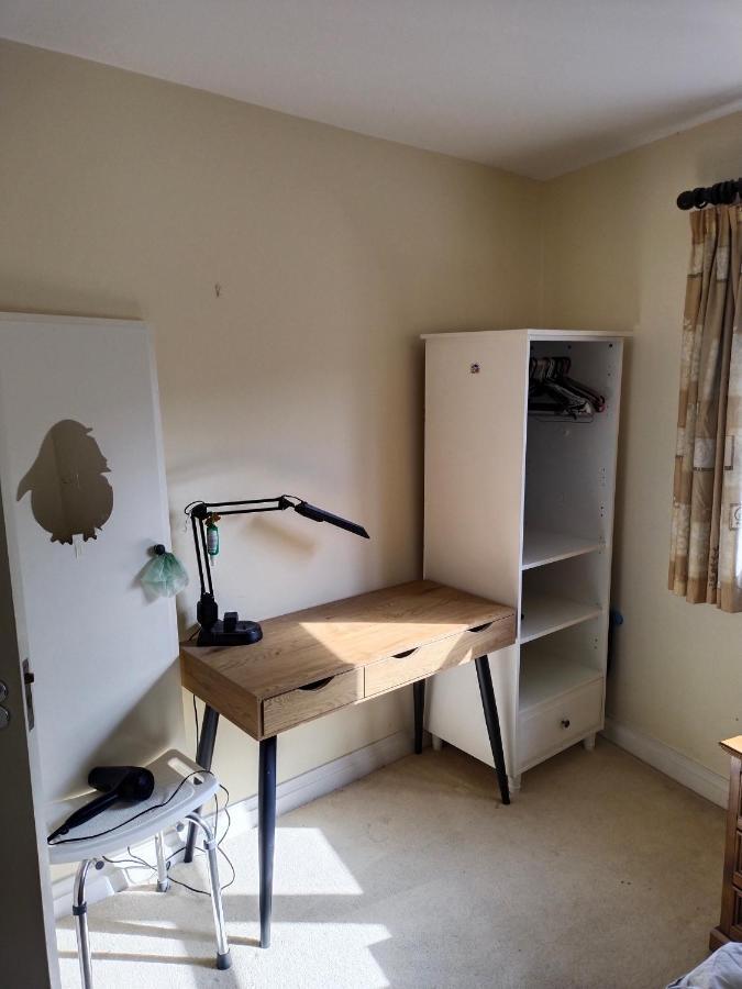 Crescent Apartments Homestay Корк Екстер'єр фото