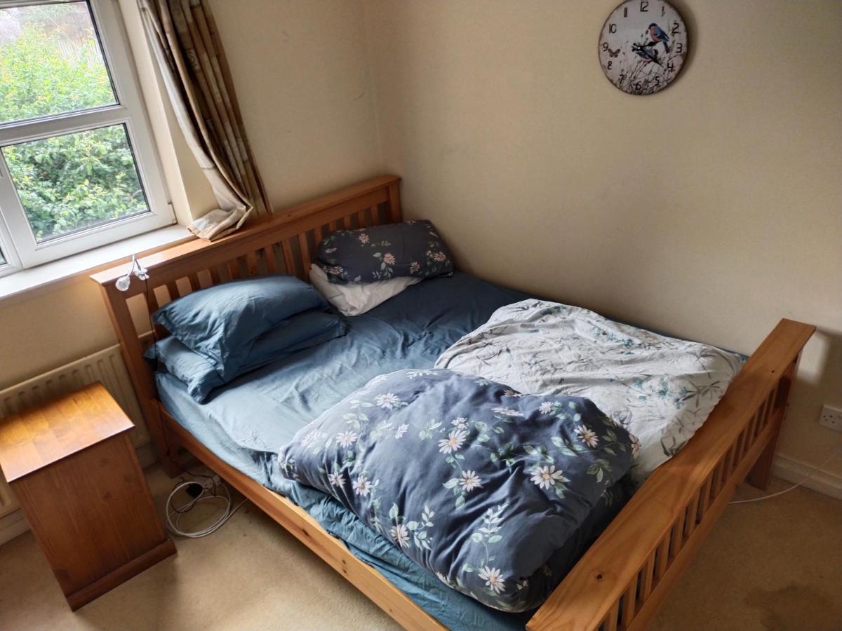 Crescent Apartments Homestay Корк Екстер'єр фото