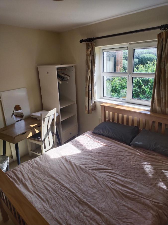 Crescent Apartments Homestay Корк Екстер'єр фото