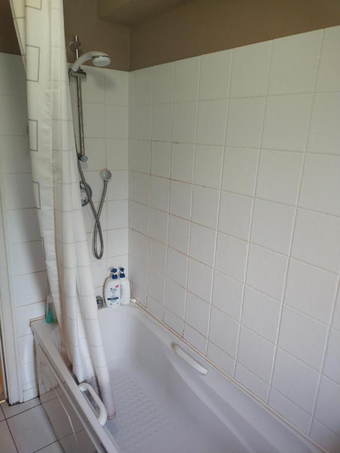 Crescent Apartments Homestay Корк Екстер'єр фото