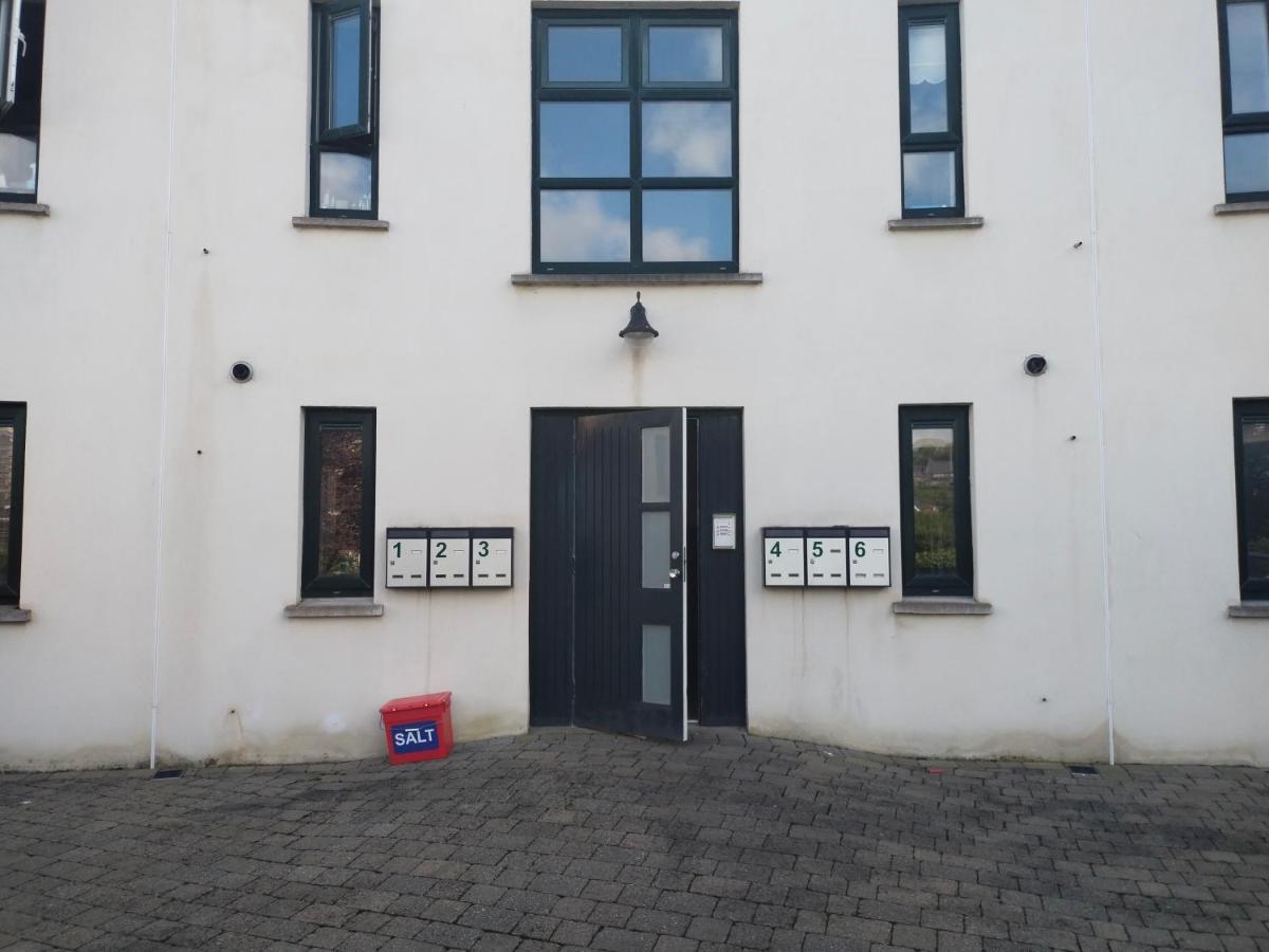 Crescent Apartments Homestay Корк Екстер'єр фото